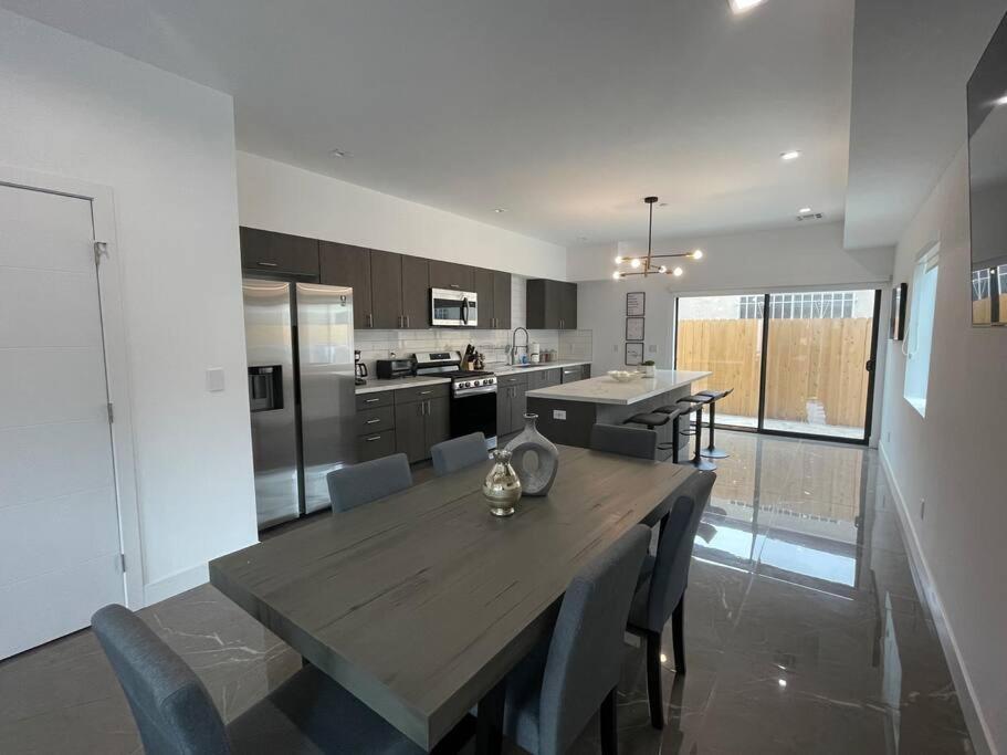 Delightful Town Home Close To Dtla Лос Анджелис Екстериор снимка
